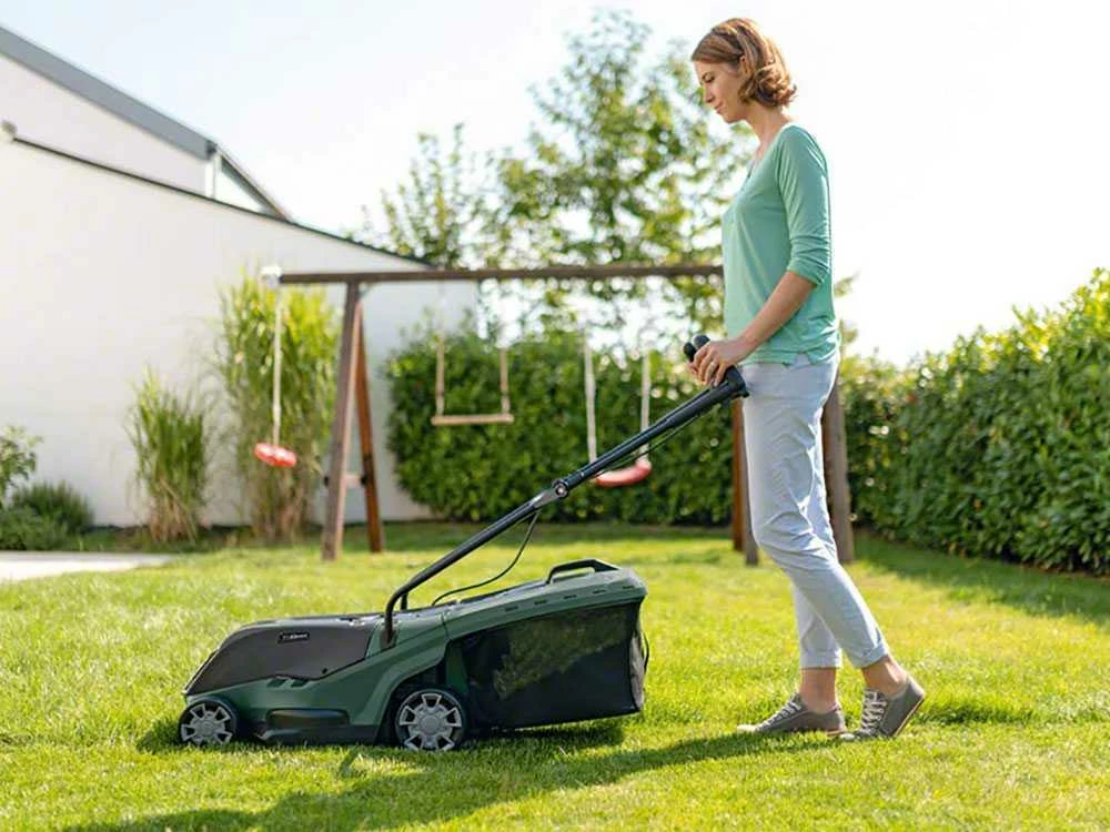 Tondeuse électrique à Batterie 4 Ah Au Lithium BOSCH UniversalRotak 36-550 - Bac De Ramassage – Image 11